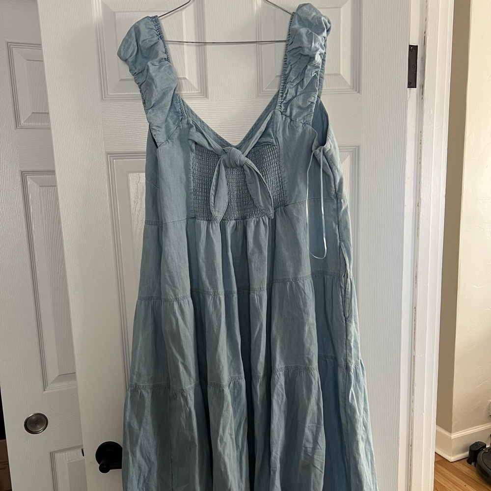 Old Navy denim style dress with pockets!
